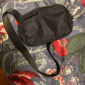 Lulu crossbody